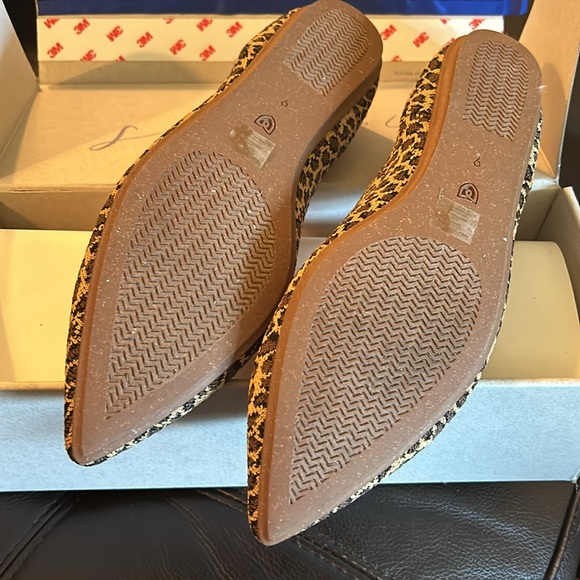 Like New Rothy’s! Size 9 - Picture 4 of 5